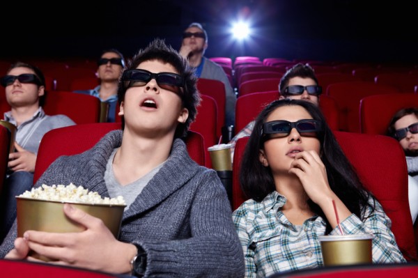 Spettatori che guardano al cinema il corso SEO di LowLevel.it